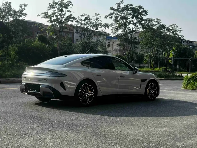 Xiaomi SU7 — Фото автомобиля 12