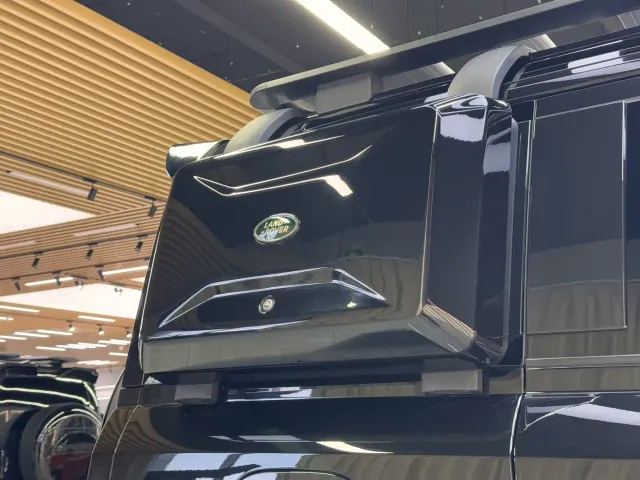 Land Rover Defender — Фото автомобиля 15