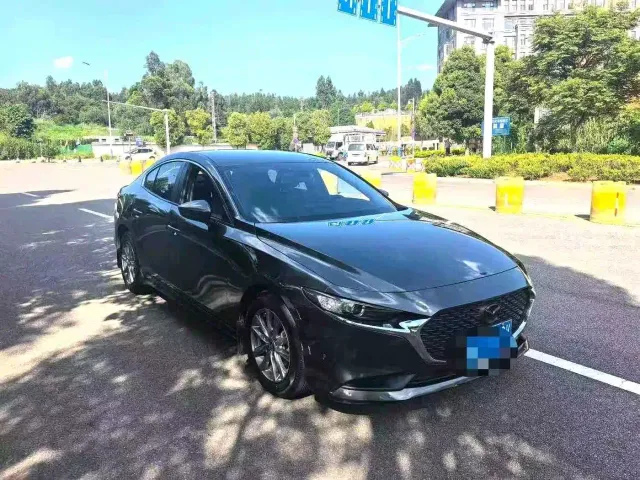 Mazda Axela — Фото автомобиля 3
