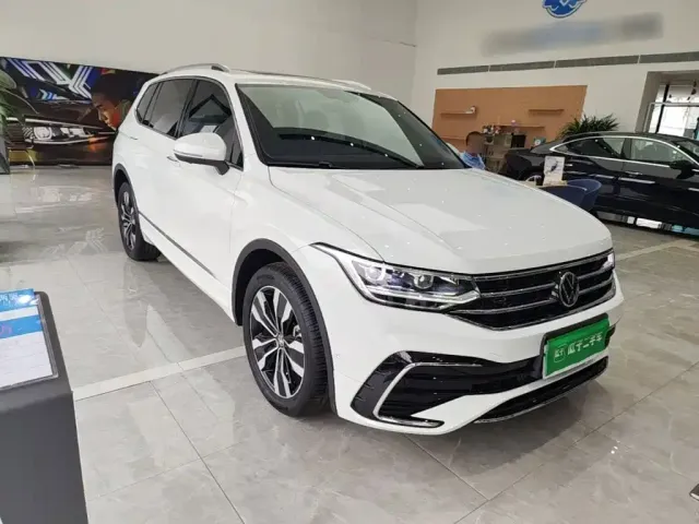 Volkswagen Tiguan L — Фото автомобиля 3