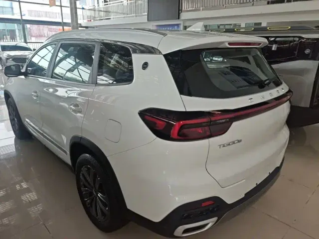 Chery Tiggo 8 — Фото автомобиля 4