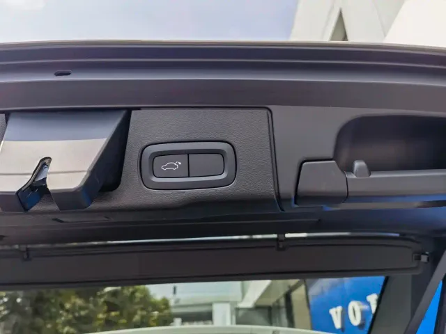 Volvo XC60 — Фото автомобиля 8