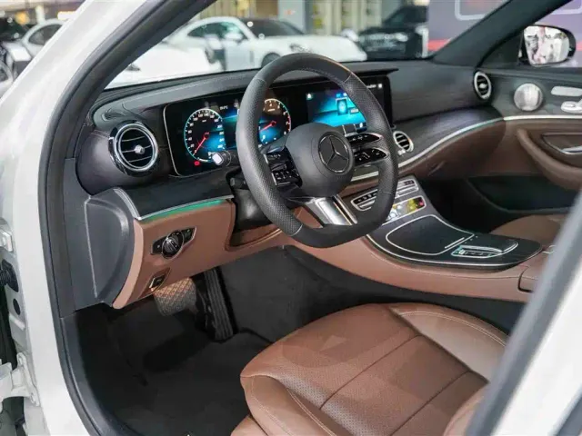Mercedes-Benz E-Class — Фото автомобиля 2