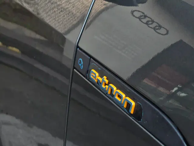 Audi e-tron — Фото автомобиля 12
