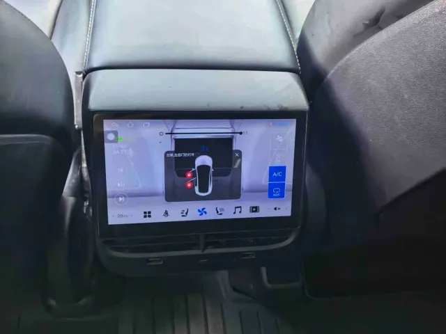 Tesla Model Y — Фото автомобиля 10