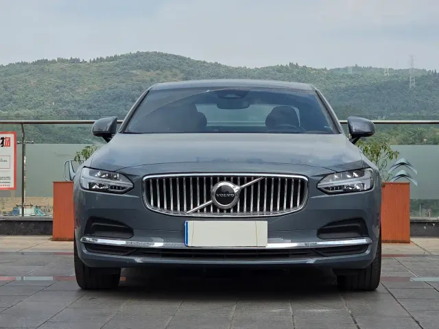 Volvo S90 — Фото автомобиля 2