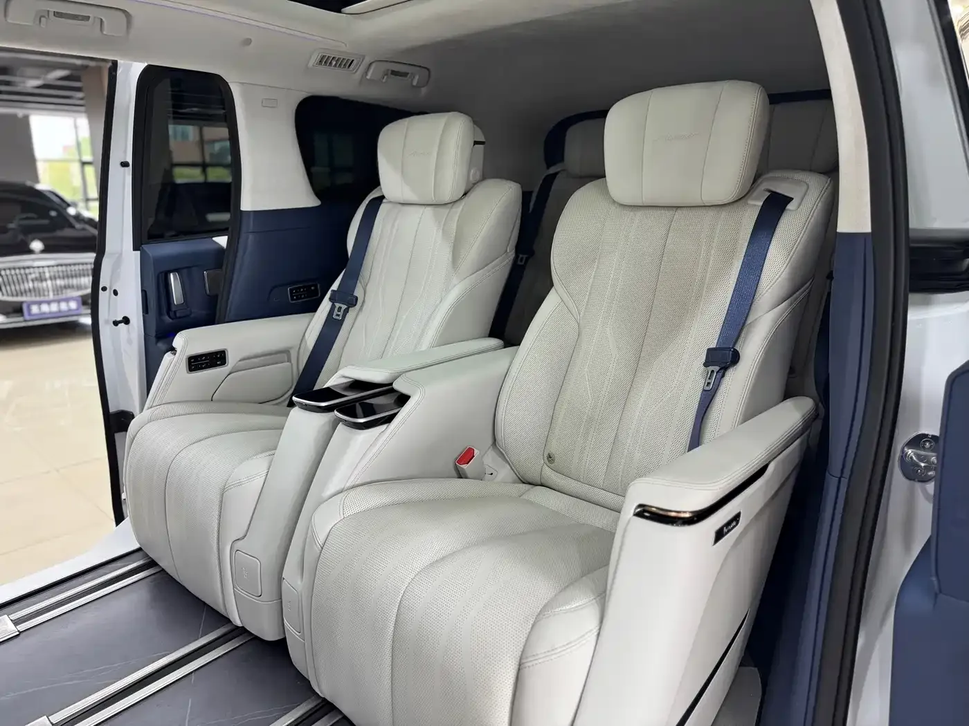 Buick Century 2023 2.0T 6-Seat World Edition — Фото автомобиля 23