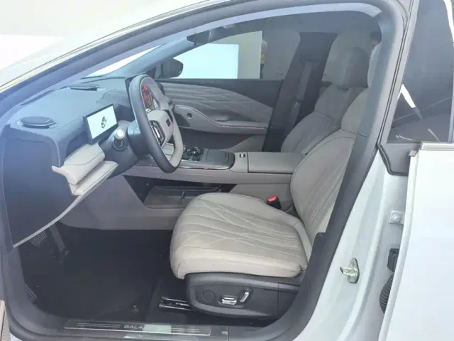 Geely Galaxy Xingyao 8 — Фото автомобиля 9