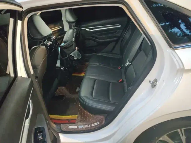 Geely Emgrand — Фото автомобиля 18