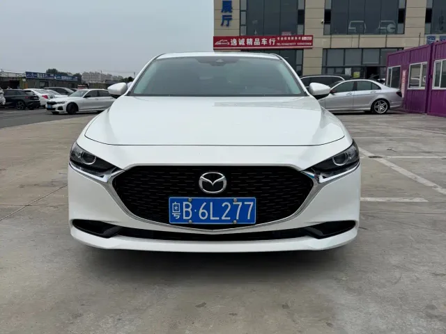 Mazda Axela — Фото автомобиля 2