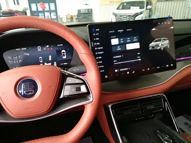 BYD Tang New Energy 2026 Smart Drive Edition DM-i 160KM Premium — Фото автомобиля 13