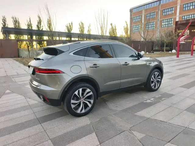 Jaguar E-PACE — Фото автомобиля 5