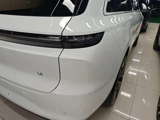 Li Auto L6 — Фото автомобиля 7