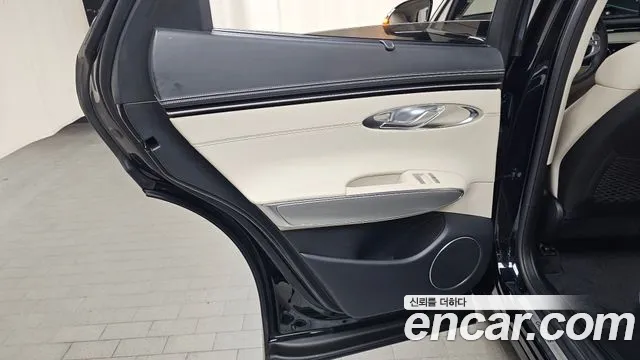 Genesis GV70 — Фото автомобиля 14