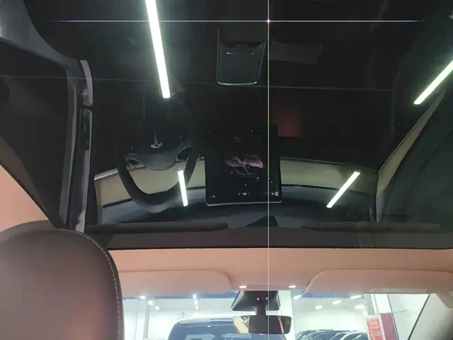 Tesla Model Y — Фото автомобиля 17