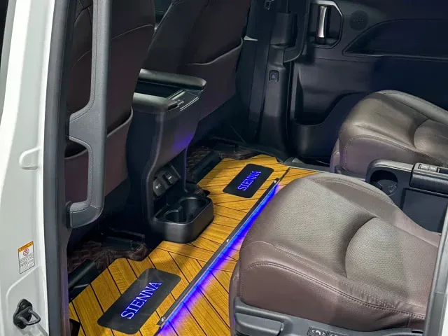 Toyota Sienna — Фото автомобиля 20