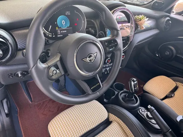 MINI Hatch — Фото автомобиля 16