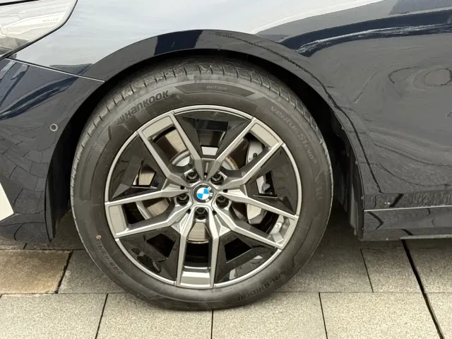 BMW 5 Series — Фото автомобиля 10