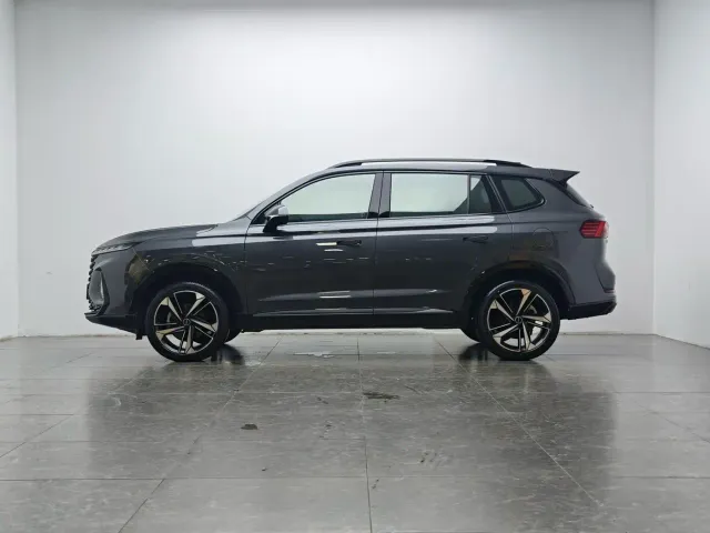 Roewe RX5 Max — Фото автомобиля 10