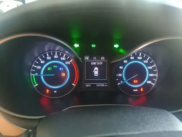 Changan Eado — Фото автомобиля 7