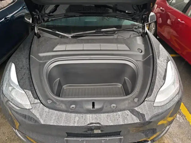 Tesla Model Y — Фото автомобиля 19