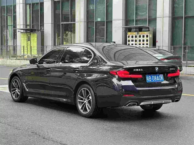 BMW 5 Series — Фото автомобиля 4