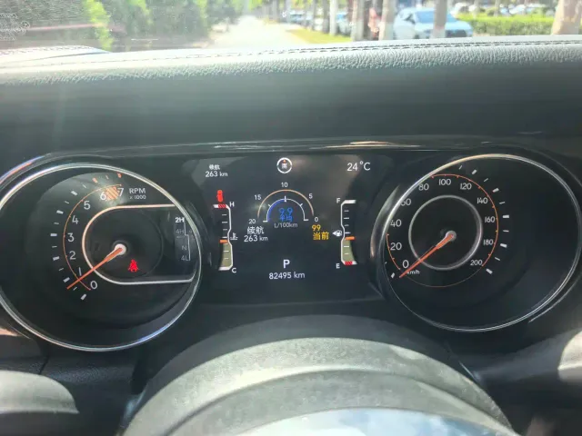 Jeep Wrangler — Фото автомобиля 10