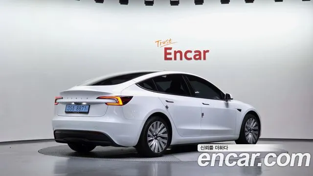 Tesla Model 3 — Фото автомобиля 2