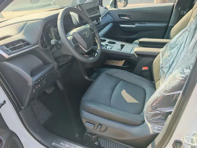 Toyota Sienna — Фото автомобиля 8