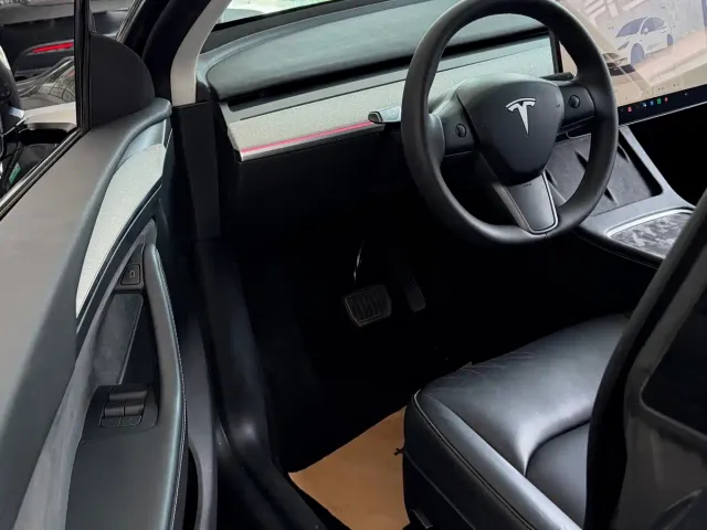 Tesla Model Y — Фото автомобиля 6