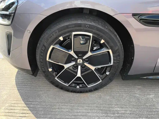Xiaomi SU7 — Фото автомобиля 22