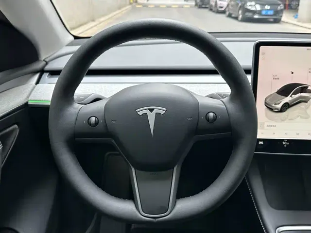 Tesla Model Y — Фото автомобиля 12