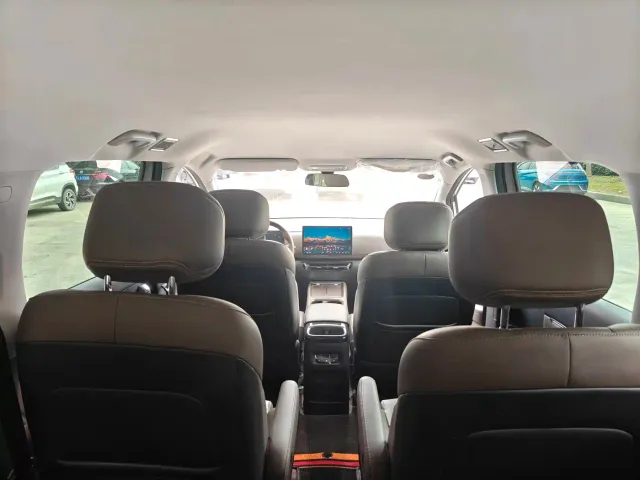 Wuling Starlight 730 — Фото автомобиля 12