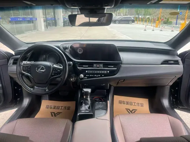Lexus ES — Фото автомобиля 5