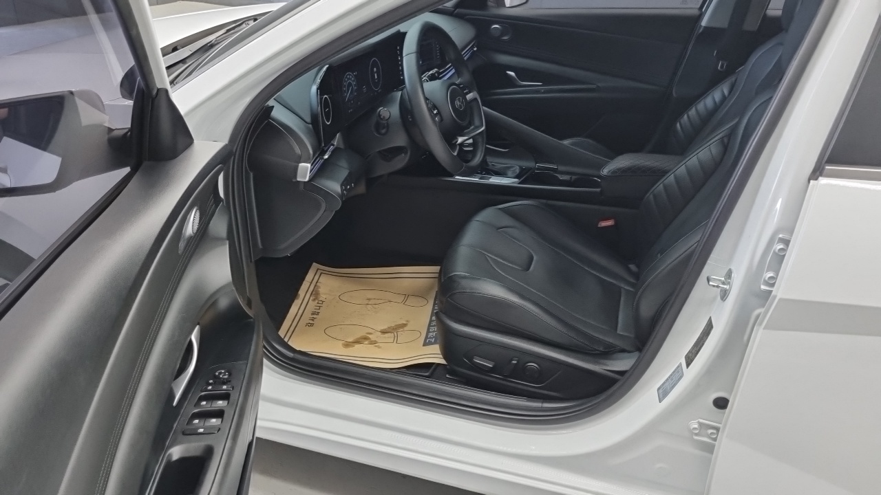 Hyundai Avante CN7 — Фото автомобиля 10