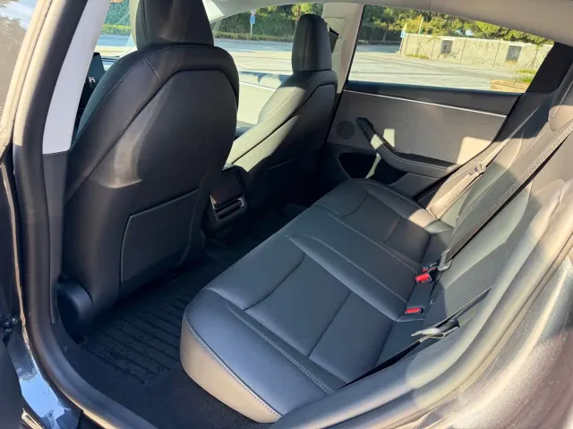 Tesla Model 3 — Фото автомобиля 7