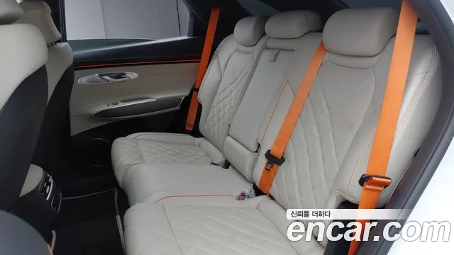 Genesis GV70 — Фото автомобиля 13