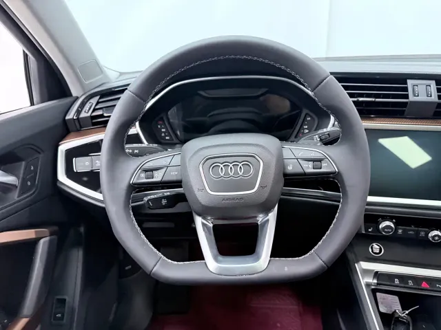 Audi Q3 — Фото автомобиля 12