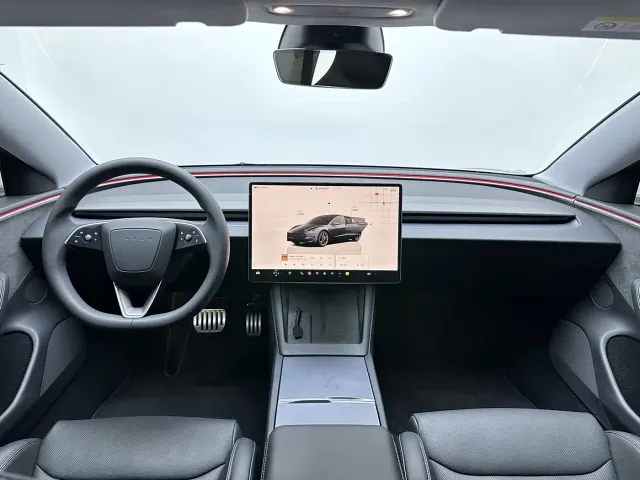 Tesla Model 3 — Фото автомобиля 15