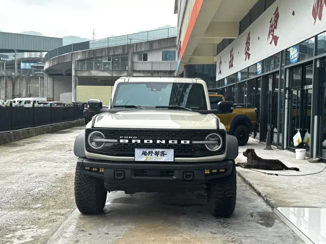 Ford Bronco — Фото автомобиля 2