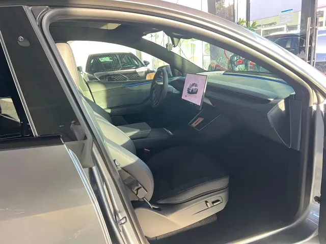 Tesla Model Y — Фото автомобиля 14