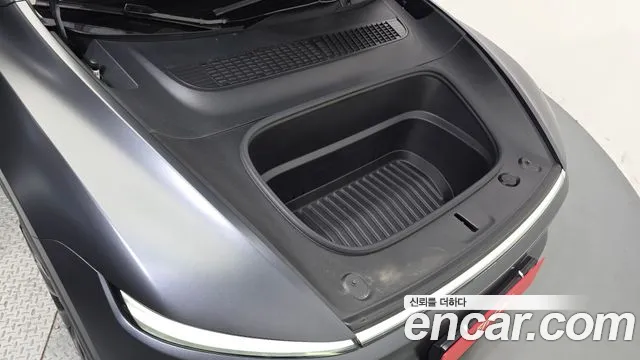 Tesla Model Y — Фото автомобиля 6