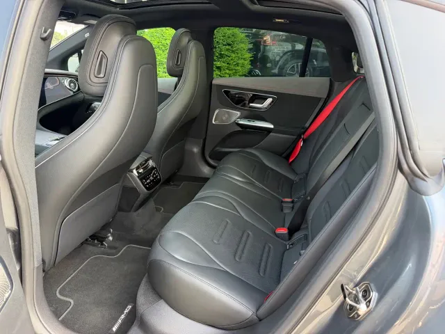 Mercedes-Benz EQE AMG — Фото автомобиля 14