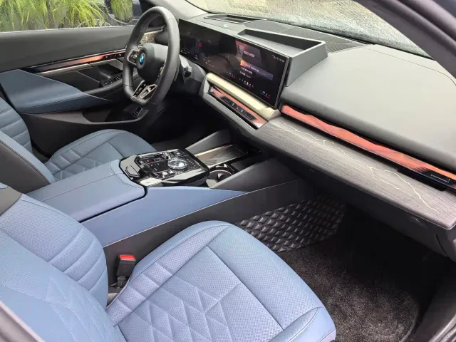 BMW 5 Series — Фото автомобиля 19