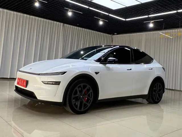 Фотография автомобиля — Tesla Model Y