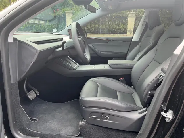 Tesla Model Y — Фото автомобиля 7