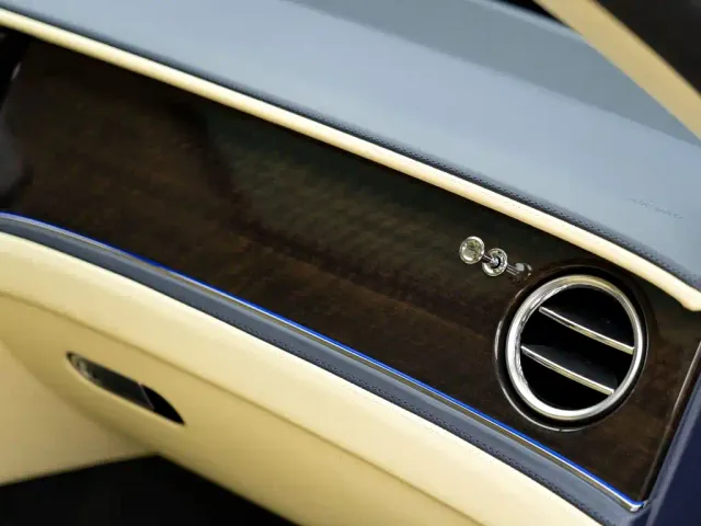Bentley Flying Spur — Фото автомобиля 20