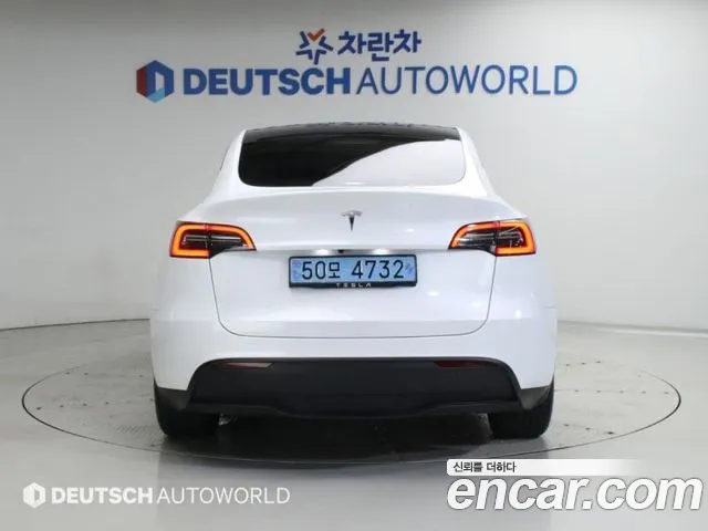 Tesla Model Y — Фото автомобиля 4