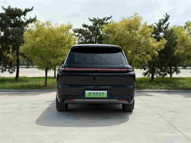Li Auto L8 — Фото автомобиля 21