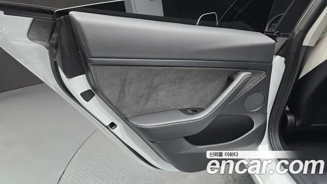 Tesla Model 3 — Фото автомобиля 14